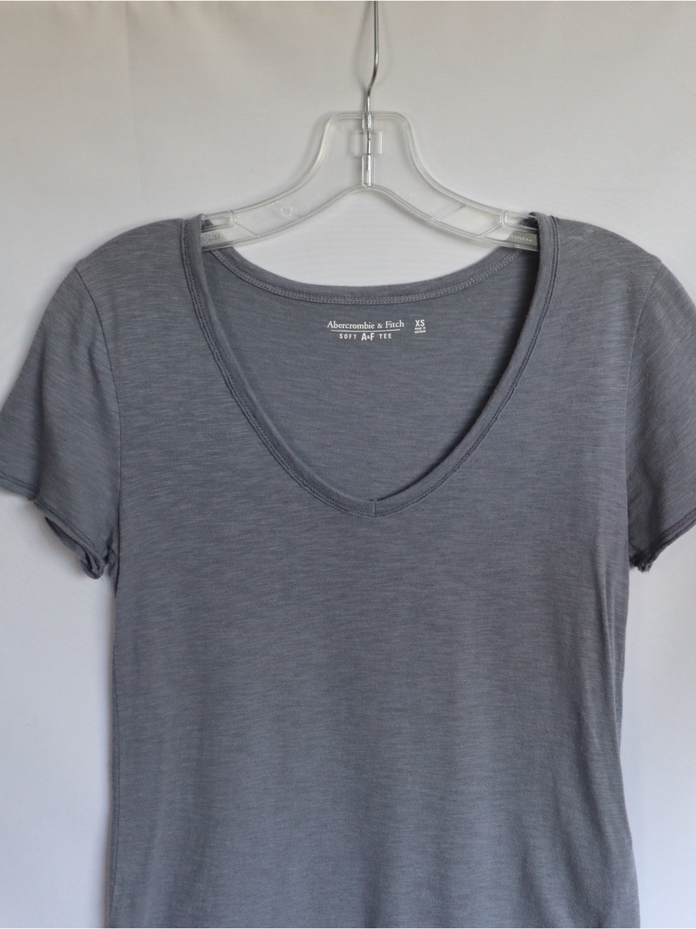 Abercrombie & Fitch Soft A&F V-Neck Tee Shirt Women’s XS - Picture 3 of 8